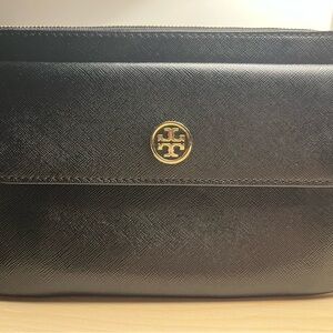 NWT TORY BURCH BLACK LEATHER REVA POUCH CLUTCH ZIP WALLET